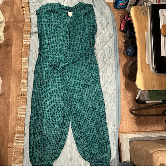 MAEVE BYANTHOLOGY XS
WOMENS JUMPSUIT 100%RAYON
GREEN WITH FLOWERS DESIGN - Picture 1 of 12